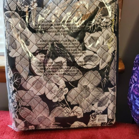 BRAND NWT VERA BRADLEY QUILTED TABLET TAMER ORGANIZER & MED COSMETIC BAG - Picture 2 of 2